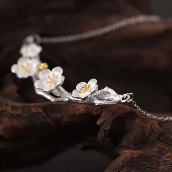 Dây Chuyền Nữ Lili Jewelry Hình Bông Hoa Mận LILI_434427 Màu Bạc