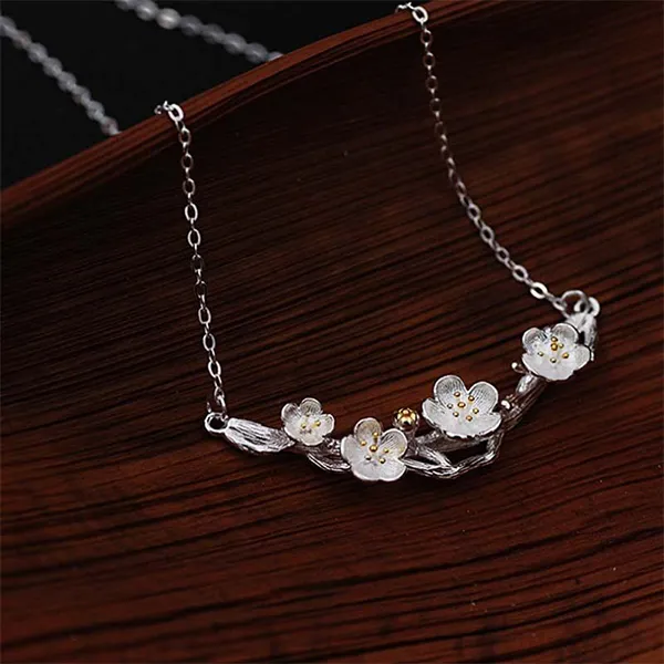 Dây Chuyền Nữ Lili Jewelry Hình Bông Hoa Mận LILI_434427 Màu Bạc