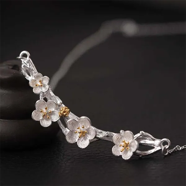 Dây Chuyền Nữ Lili Jewelry Hình Bông Hoa Mận LILI_434427 Màu Bạc