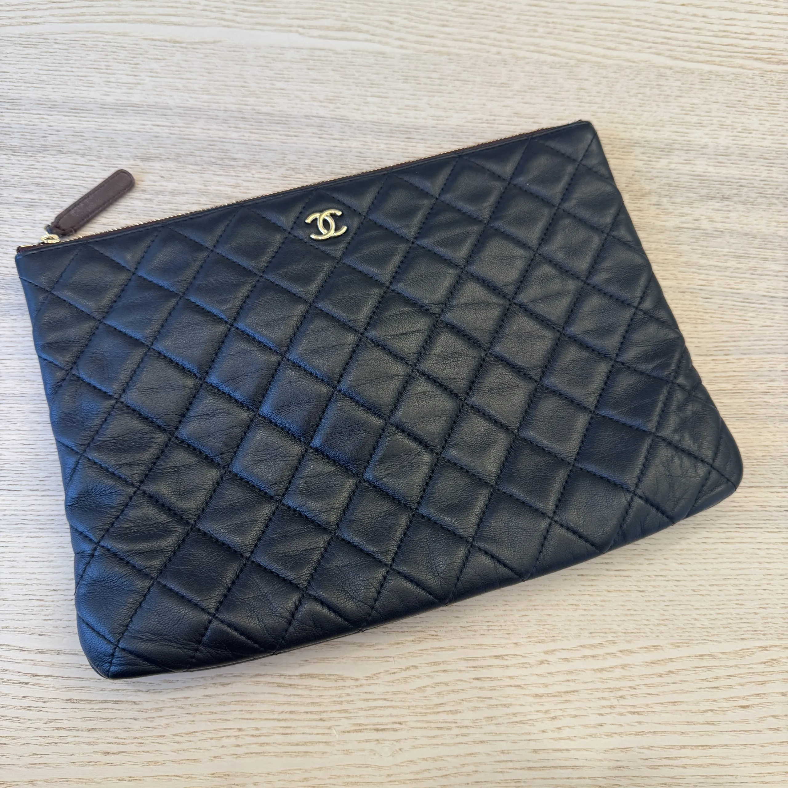 Ưu Điểm Nổi Bật Của Túi Cầm Tay Chanel