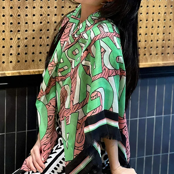 Khăn Choàng Burberry Logo Print Silk Wool Scarf 8037502 Phối Màu