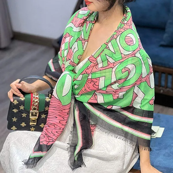 Khăn Choàng Burberry Logo Print Silk Wool Scarf 8037502 Phối Màu