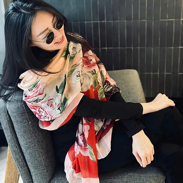 Khăn Choàng Nữ Dolce & Gabbana D&G Red Pink Rose Print Scarf FS182A GDJ50 HFR40 PZ Màu Hồng Đỏ - Thời trang - Vua Hàng Hiệu