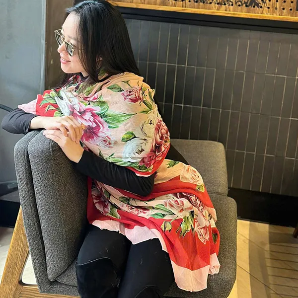 Khăn Choàng Nữ Dolce & Gabbana D&G Red Pink Rose Print Scarf FS182A GDJ50 HFR40 PZ Màu Hồng Đỏ - Thời trang - Vua Hàng Hiệu
