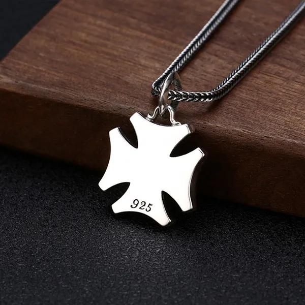 Mặt Dây Chuyền Nam Lili Jewelry Hình Chữ Thập Idris LILI_080007 Màu Bạc/Đen