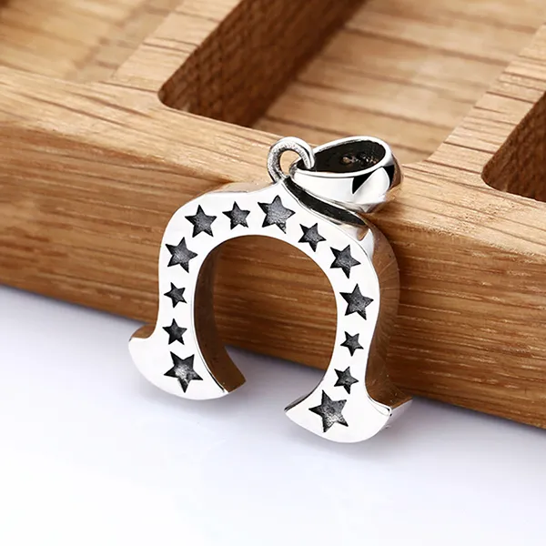 Mặt Dây Chuyền Nam Lili Jewelry Hình Móng Ngựa Yahir LILI_080234 Màu Bạc