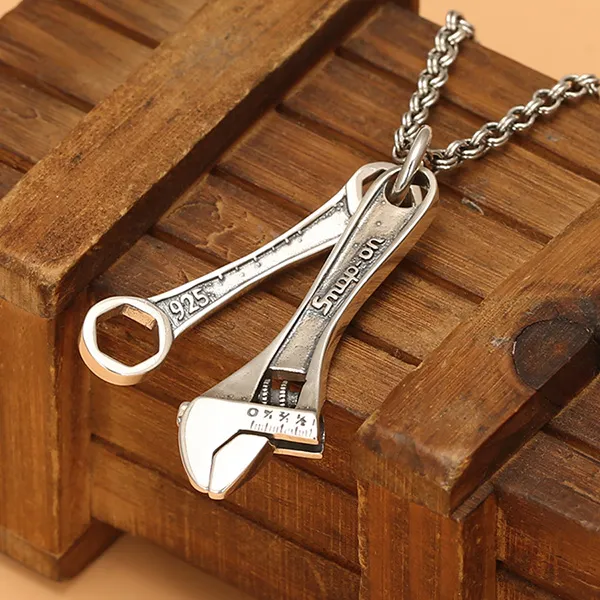 Mặt Dây Chuyền Nam Lili Jewelry Hình Monkey Wrench LILI_077455 Màu Bạc