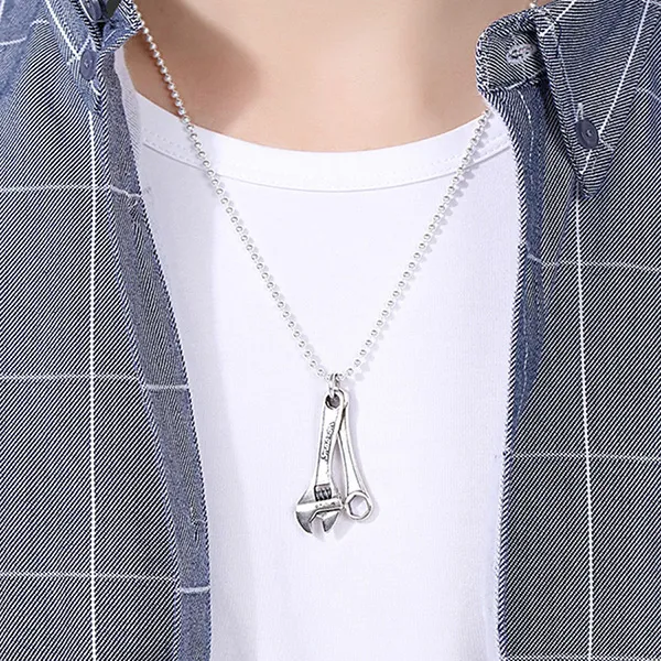 Mặt Dây Chuyền Nam Lili Jewelry Hình Monkey Wrench LILI_077455 Màu Bạc
