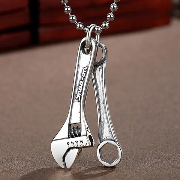 Mặt Dây Chuyền Nam Lili Jewelry Hình Monkey Wrench LILI_077455 Màu Bạc