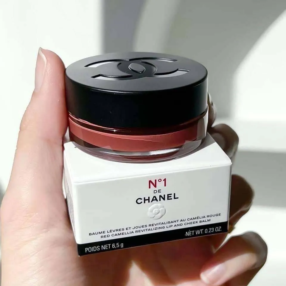 Độ bền màu của son dưỡng Chanel