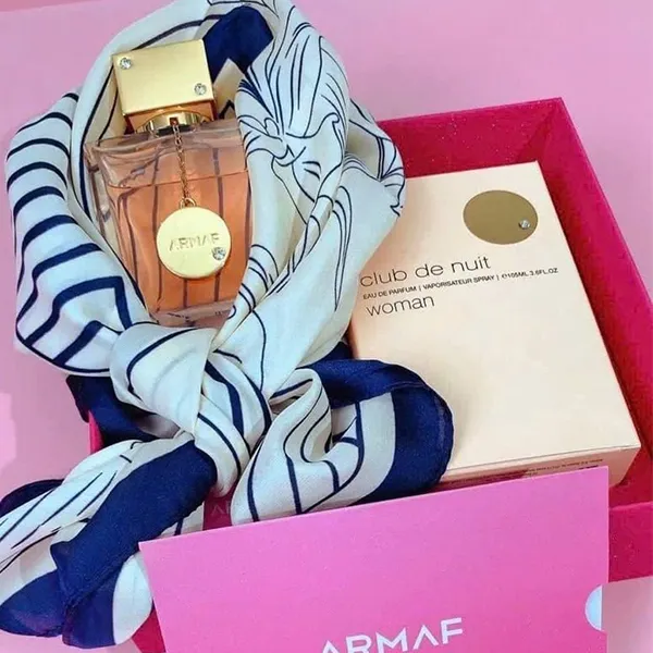 Set Nước Hoa + Khăn Nữ Armaf Club De Nuit Women EDP 105ml Giftset 2 Món