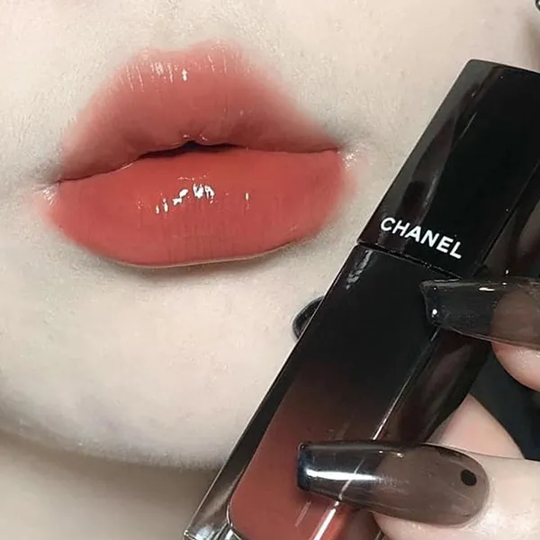 Son Kem Chanel Rouge Allure Laque 83 Beige Secret Màu Nâu Đỏ Đất 5.5ml
