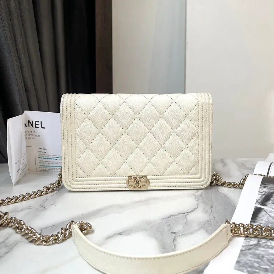 Túi Đeo Chéo Chanel White Quilted Leather Boy WOC Bag