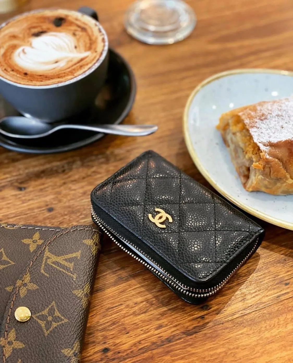 Ví Chanel Zipped Wallet