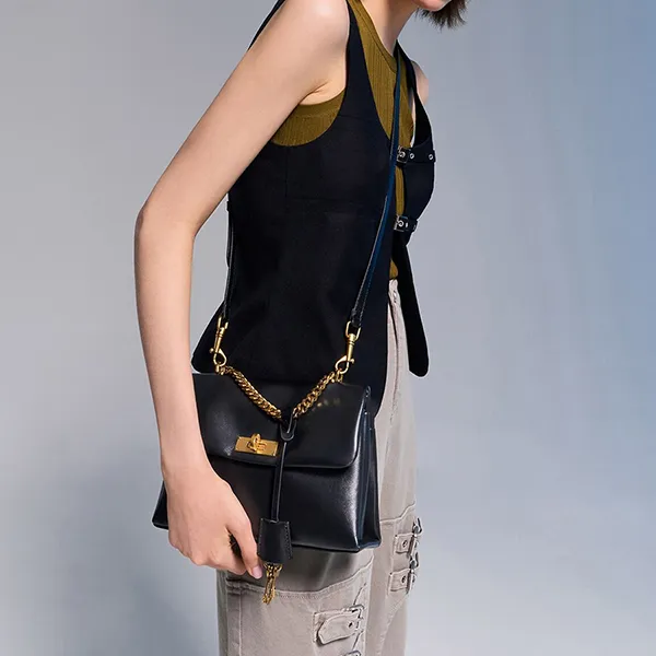 Túi Xách Tay Nữ Charles & Keith CNK Kerry Chain Medium Handle Rectangular Crossbody Bag Black CK2-80782515 Màu Đen Size M