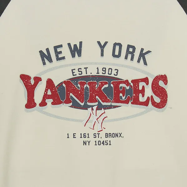Áo Phông Nữ MLB Raglan Classic Varsity Washing New York Yankees T-Shirt 3FTSV0853-50CRS Màu Kem