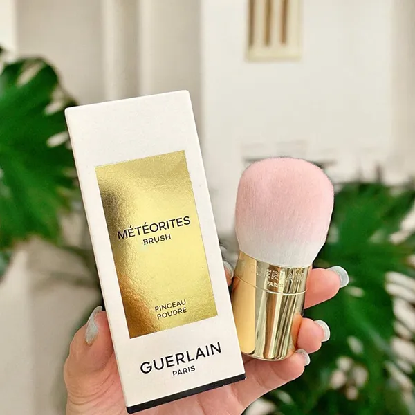 Cọ Trang Điểm Guerlain Meteorites Powder Brush Màu Hồng Vàng