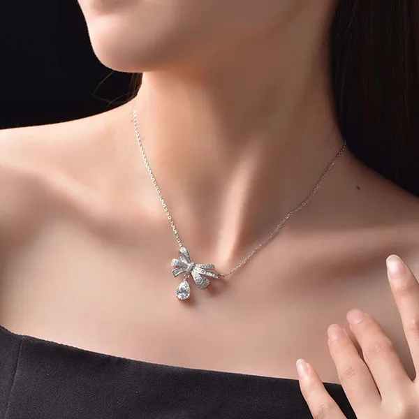 Dây Chuyền Nữ Lili Jewelry Đính Đá Carbon Tổng Hợp Hình Nơ Xinh Xắn LILI_749235 Màu Bạc - Trang sức - Vua Hàng Hiệu