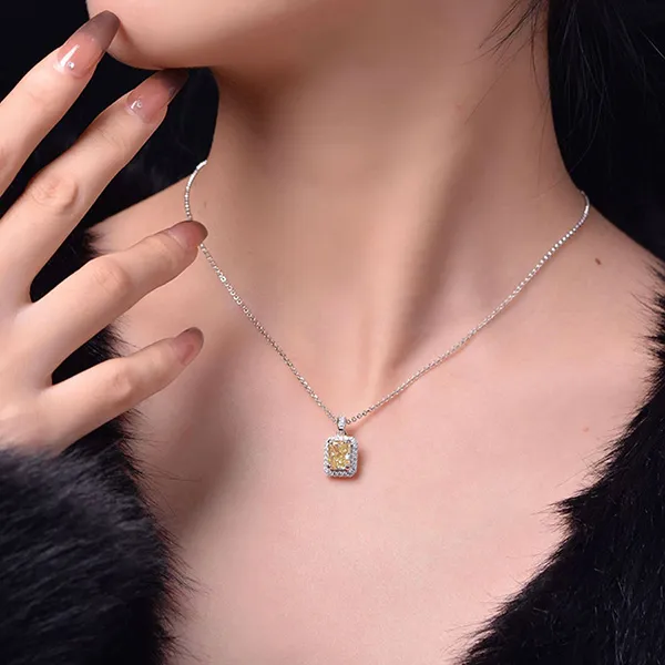 Dây Chuyền Nữ Lili Jewelry Đính Đá Carbon Tổng Hợp Isolde LILI_263715 Màu Vàng Bạc