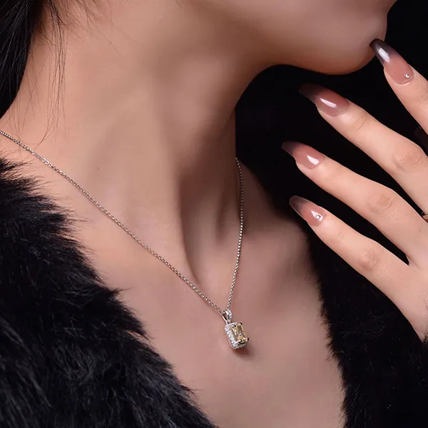 Dây Chuyền Nữ Lili Jewelry Đính Đá Carbon Tổng Hợp Isolde LILI_263715 Màu Vàng Bạc