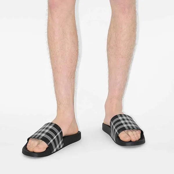 Dép Nam Burberry Check Slides 81075141 Màu Đen Size 40