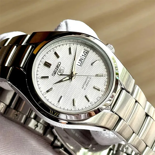 Đồng Hồ Nam Seiko 5 Automatic Silver Dial Watch SNK601K1 Màu Bạc