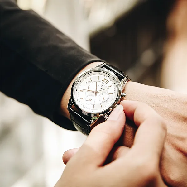 Đồng Hồ Nam Titan Classique Slim Square NP 1766SL04 Màu Đen Bạc