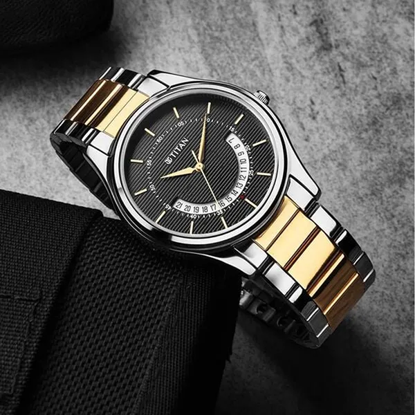 Đồng Hồ Nam Titan Multifunction Karishma Two Tone Steel Elegance 1713BM02 Màu Bạc Đen