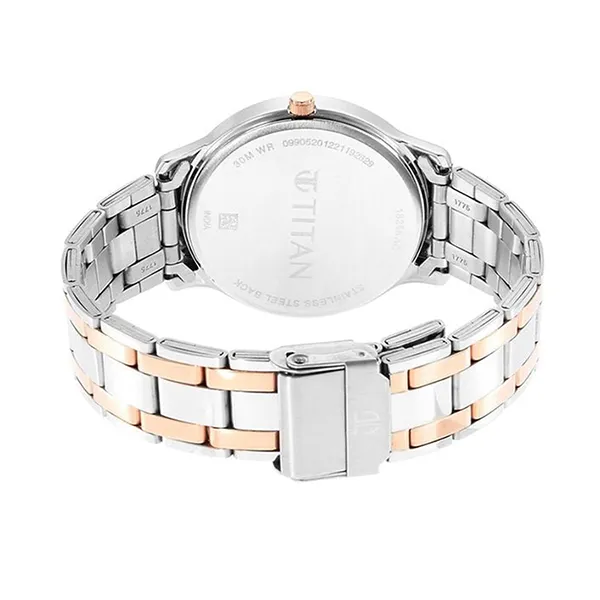 Đồng Hồ Nam Titan Quartz Analog Black Dial Two Toned Stainless 1825KM02 Màu Vàng Bạc