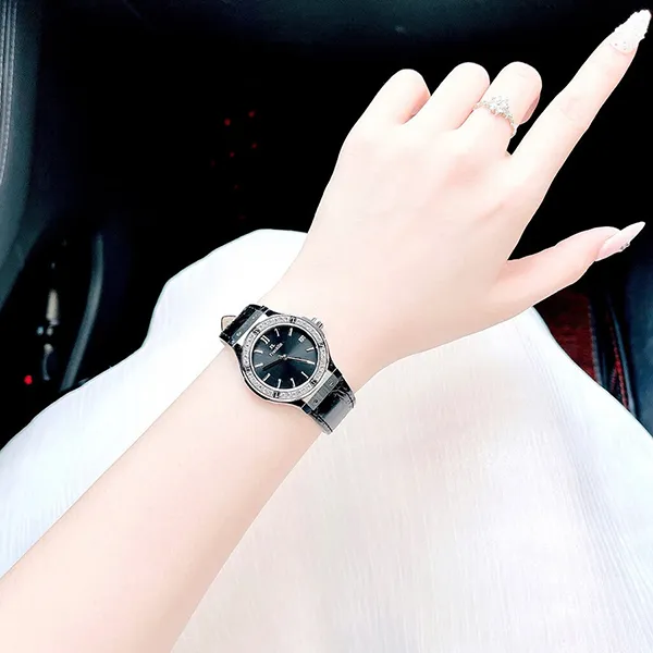 Đồng Hồ Nữ FL Franklin Black Leather Strap Silver Case With Gemstones 31mm Màu Đen (Tặng Kèm Khuyên Tai)