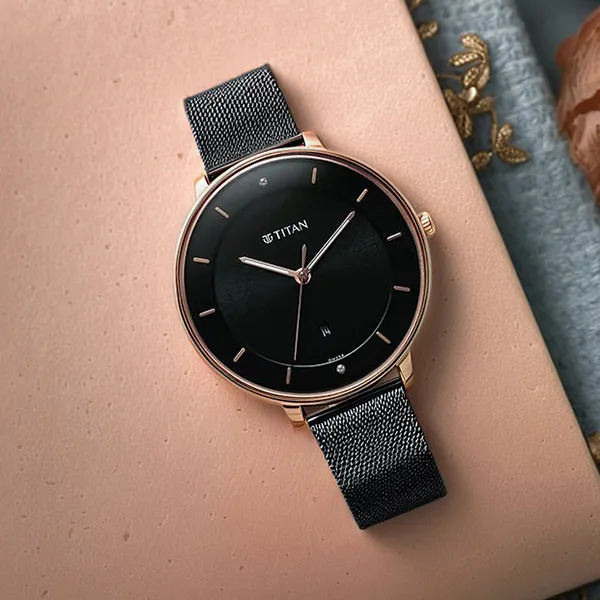 Đồng Hồ Nữ Titan Black Dial Analog Watch 2651KM03 Màu Đen