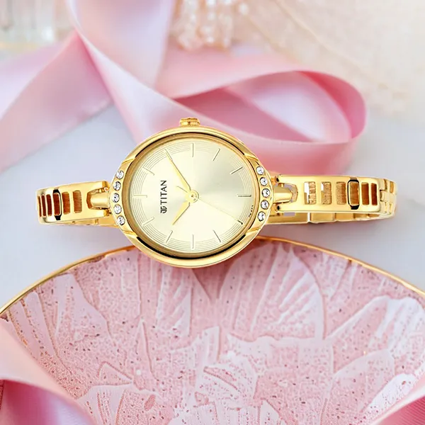 Đồng Hồ Nữ Titan Quartz Analog Gold Dial Watch 2637YM01 Màu Vàng