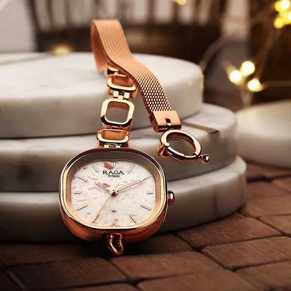 Đồng Hồ Nữ Titan Raga Pink Dial Analog Watch 2693WM01 Màu Vàng Hồng