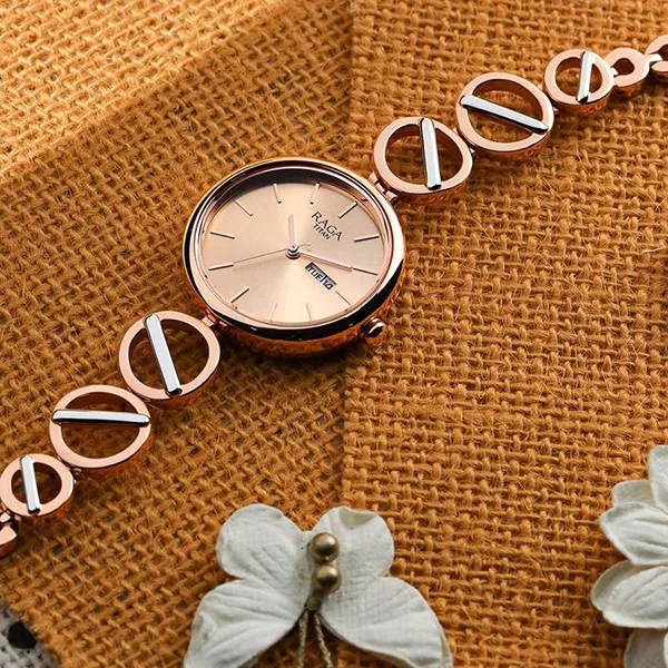 Đồng Hồ Nữ Titan Raga Viva Quartz Analog With Day And Date Rose Gold Dial Two Toned Metal Strap Watch 2644KM02 Màu Vàng Hồng