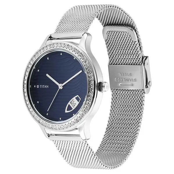 Đồng Hồ Nữ Titan Wander Dark Blue Dial Analog Stainless Steel Strap Watch 2634SM02 Màu Bạc Xanh