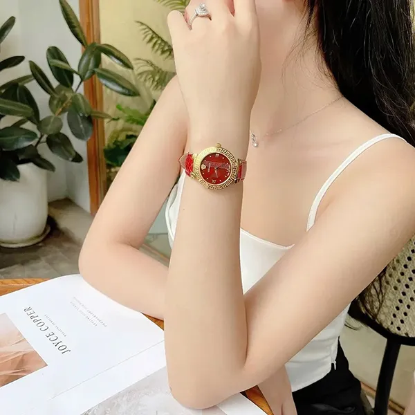Đồng Hồ Nữ Versace Daphnis V16080017 Watch Màu Đỏ Phối Vàng