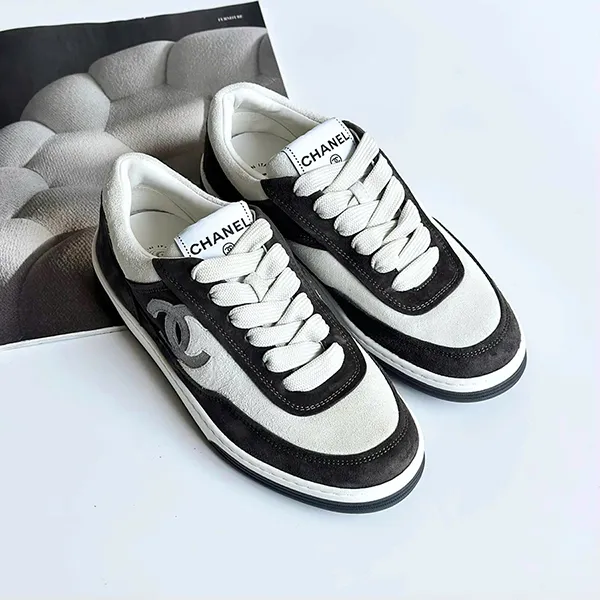 Giày Thể Thao Chanel CC Logo Suede Kidskin Low Top Sneakers Màu Đen - Trắng Size 37