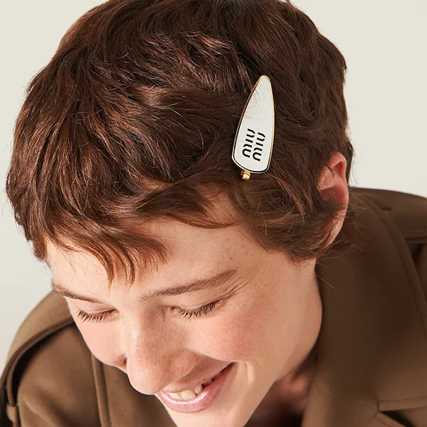 Kẹp Tóc Nữ Miu Miu Enameled Metal Hair Clip 5IF147_2F6T_F0009 Màu Trắng - Phụ kiện - Vua Hàng Hiệu