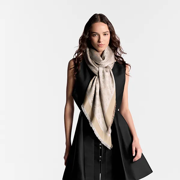 Khăn Choàng Nữ Louis Vuitton LV Monogram Shine Shawl M75121 Màu Be Xám