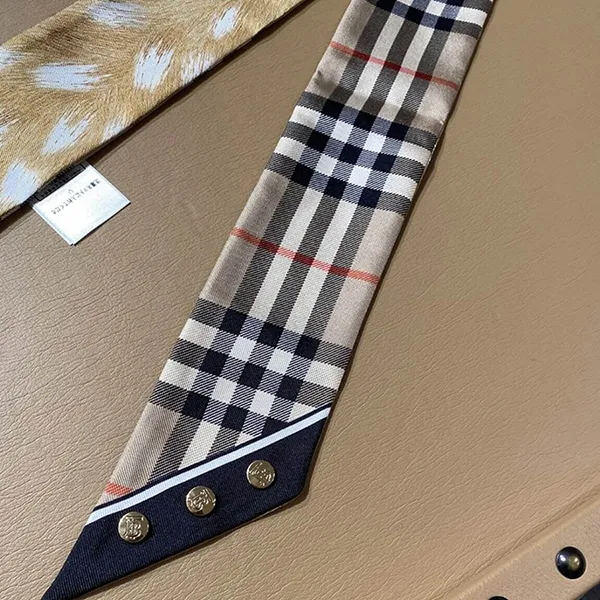 Khăn Nữ Burberry Silk Square 80495731 Màu Nâu Vàng