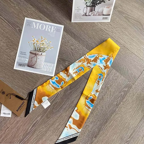 Khăn Nữ Burberry Silk Square 80505691 Deep Saffaron Màu Vàng Họa Tiết