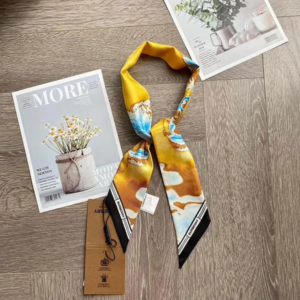 Khăn Nữ Burberry Silk Square 80505691 Deep Saffaron Màu Vàng Họa Tiết