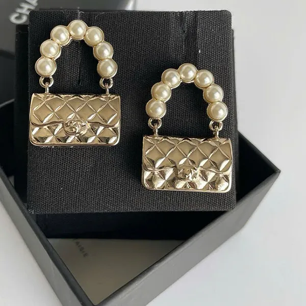 Khuyên Tai Nữ Chanel Quilted Bag Motif Faux Pearl Dangling Earrings Gold Màu Vàng