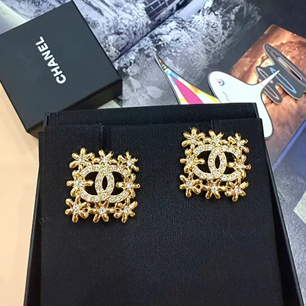 Khuyên Tai Nữ Chanel Metal High End Square Snowflake Hollow Double C Earrings Màu Vàng Gold