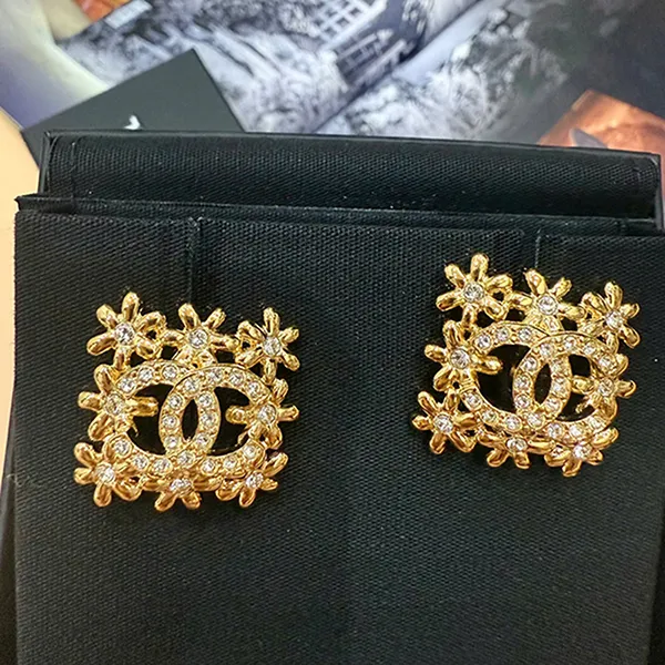 Khuyên Tai Nữ Chanel Metal High End Square Snowflake Hollow Double C Earrings Màu Vàng Gold
