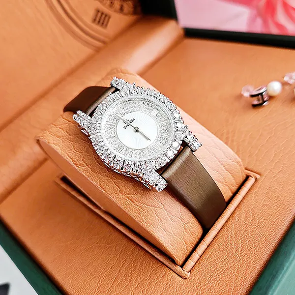 Đồng Hồ Nữ FL Franklin Quartz Watch FL-FL9099 Màu Nâu Bạc (Tặng Kèm Khuyên Tai + Dây Da)