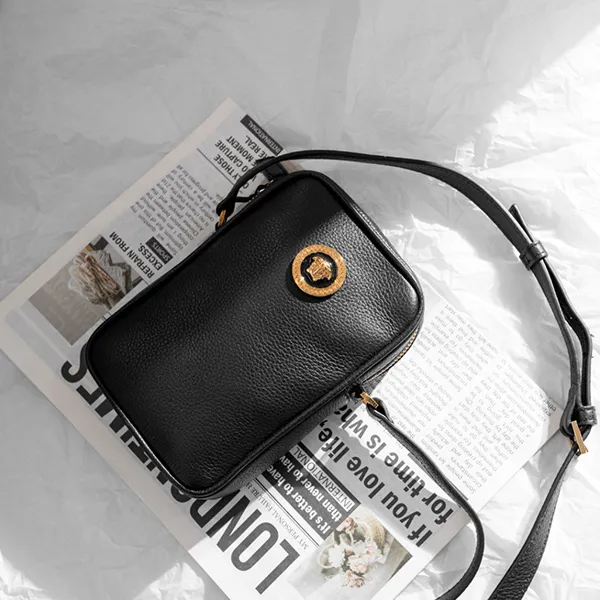 Túi Đeo Chéo Nam Versace Medusa Logo In Black Leather 1008863 1A02187 1B00V Màu Đen - Túi xách - Vua Hàng Hiệu