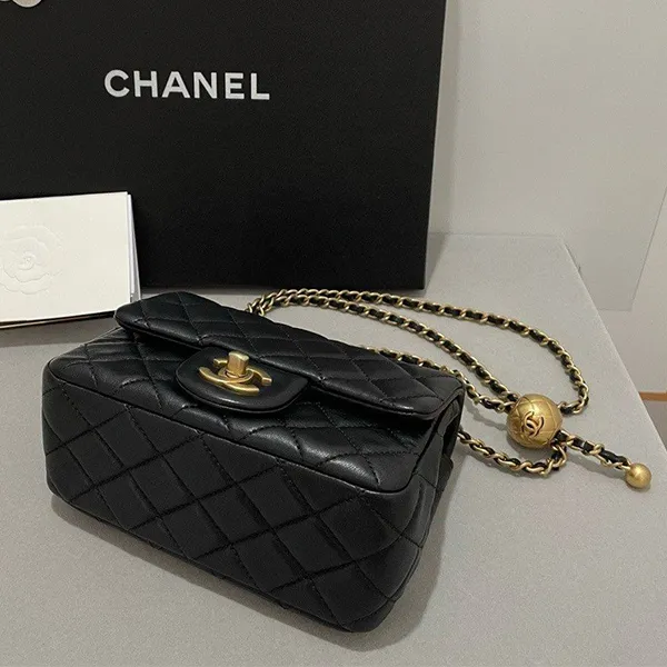 Túi Đeo Chéo Nữ Chanel 7 Charm Ball Crossbody Bag Màu Đen