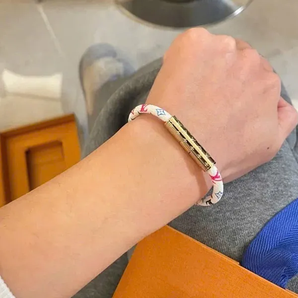 Vòng Đeo Tay Nữ Louis Vuitton LV Confidential LV x TM Bracelet M8973E Màu Trắng Họa Tiết - Trang sức - Vua Hàng Hiệu
