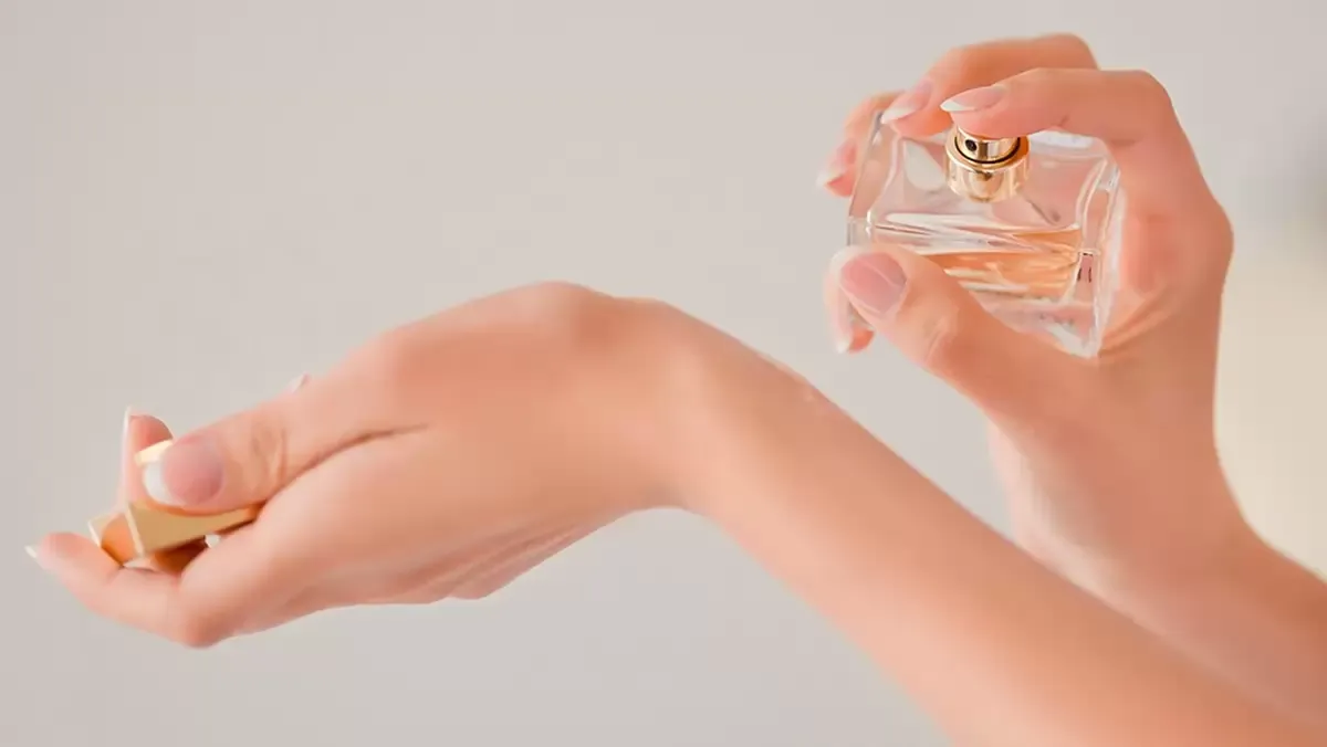 Chọn vị trí xịt nước hoa để giữ mùi lâu hơn